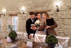How to Plan a Wedding in a Historic or Iconic Venue