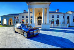 How Does a Luxury Car Make a Statement at Any Event?
