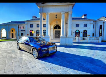 How Does a Luxury Car Make a Statement at Any Event?