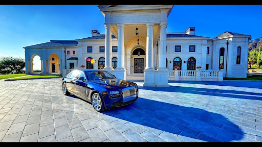 How Does a Luxury Car Make a Statement at Any Event?