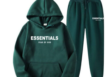 The Ultimate Comfort Guide: Essentials Hoodie vs. Tracksuit – Which One Fits Your Lifestyle?